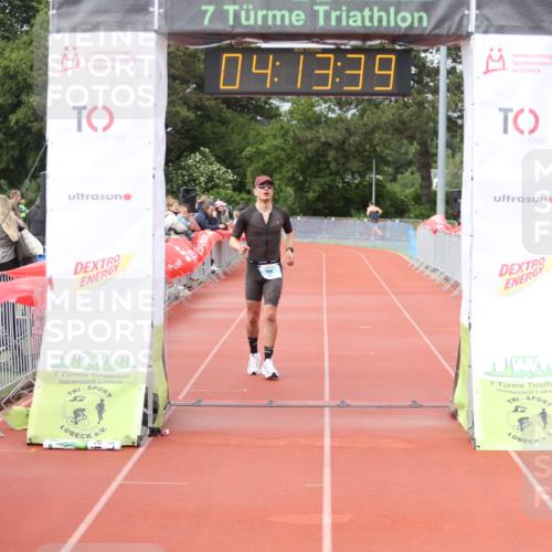 14.06.2026 - 7 Türme Triathlon Andreas Tolksdorf http://msf.ph/oto/9802796 14.06.2026 15:13:38 Ziel 924 meine-sportfotos.de
