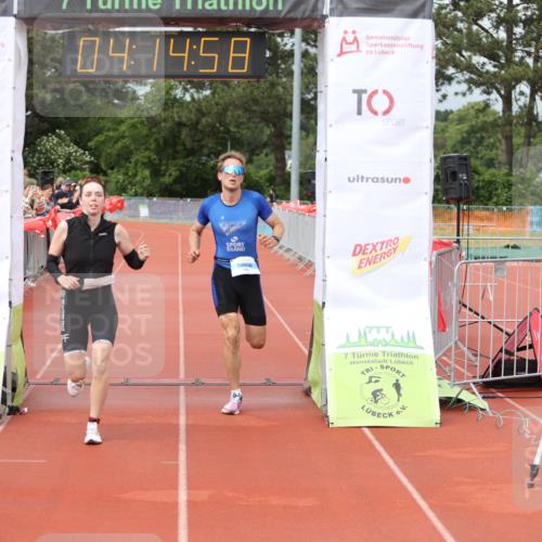 14.06.2026 - 7 Türme Triathlon Andreas Tolksdorf http://msf.ph/oto/9802863 14.06.2026 15:14:56 Ziel 957, 1103 meine-sportfotos.de