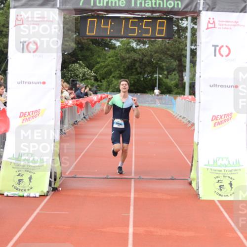 14.06.2026 - 7 Türme Triathlon Andreas Tolksdorf http://msf.ph/oto/9802885 14.06.2026 15:15:56 Ziel 1006 meine-sportfotos.de