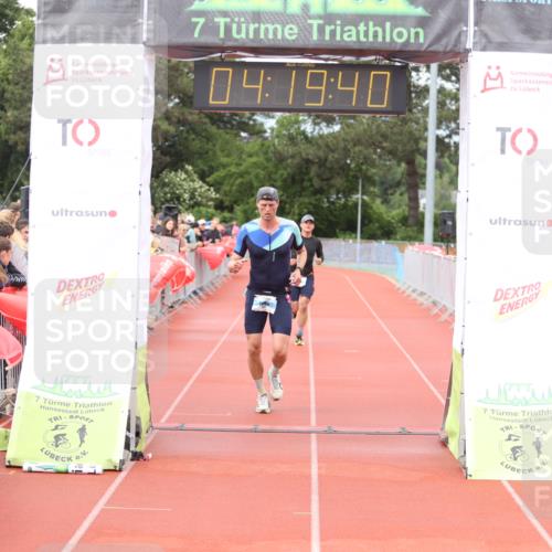14.06.2026 - 7 Türme Triathlon Andreas Tolksdorf http://msf.ph/oto/9803079 14.06.2026 15:19:38 Ziel 977, 1113 meine-sportfotos.de