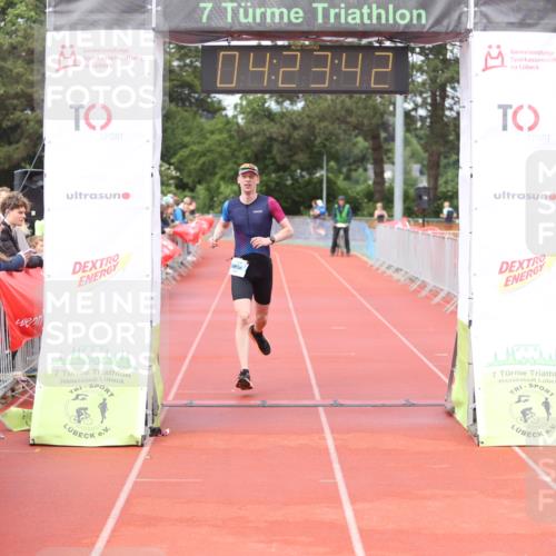 14.06.2026 - 7 Türme Triathlon Andreas Tolksdorf http://msf.ph/oto/9803367 14.06.2026 15:23:41 Ziel 1045 meine-sportfotos.de