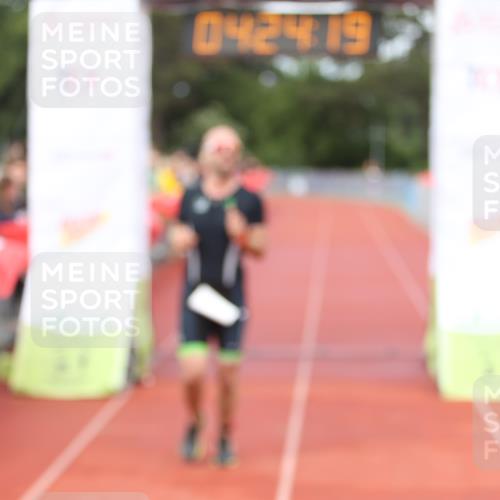 14.06.2026 - 7 Türme Triathlon Andreas Tolksdorf http://msf.ph/oto/9803427 14.06.2026 15:24:18 Ziel 1073 meine-sportfotos.de