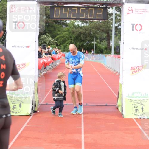 14.06.2026 - 7 Türme Triathlon Andreas Tolksdorf http://msf.ph/oto/9803545 14.06.2026 15:25:00 Ziel 981, 1026 meine-sportfotos.de