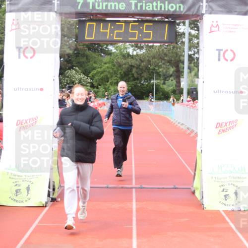 14.06.2026 - 7 Türme Triathlon Andreas Tolksdorf http://msf.ph/oto/9803627 14.06.2026 15:25:50 Ziel 964, 1192 meine-sportfotos.de