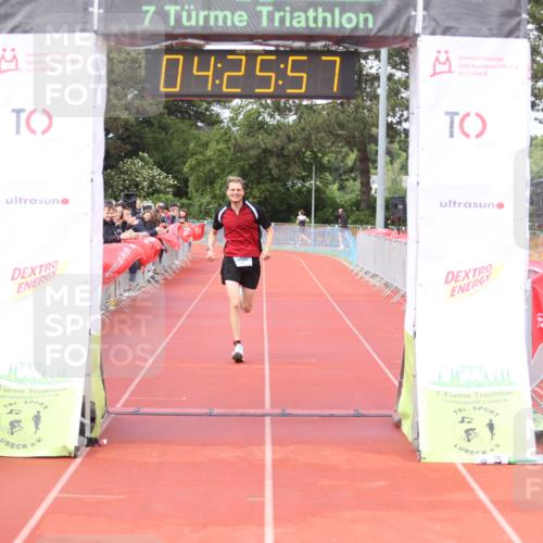 14.06.2026 - 7 Türme Triathlon Andreas Tolksdorf http://msf.ph/oto/9803635 14.06.2026 15:25:56 Ziel 964, 1192 meine-sportfotos.de