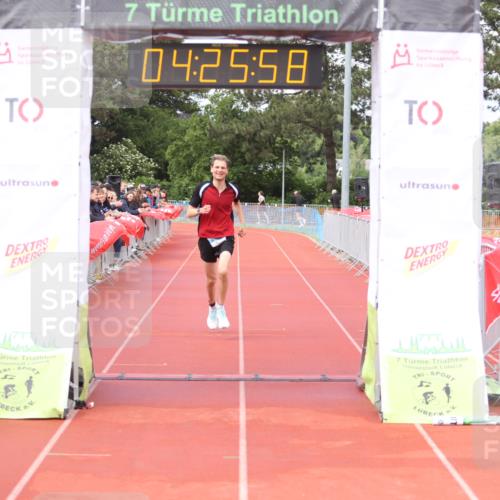 14.06.2026 - 7 Türme Triathlon Andreas Tolksdorf http://msf.ph/oto/9803639 14.06.2026 15:25:57 Ziel 964 meine-sportfotos.de