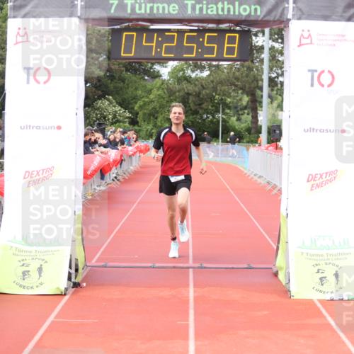 14.06.2026 - 7 Türme Triathlon Andreas Tolksdorf http://msf.ph/oto/9803643 14.06.2026 15:25:57 Ziel 964 meine-sportfotos.de