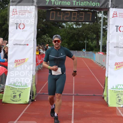 14.06.2026 - 7 Türme Triathlon Andreas Tolksdorf http://msf.ph/oto/9803962 14.06.2026 15:28:36 Ziel 1058, 1081 meine-sportfotos.de