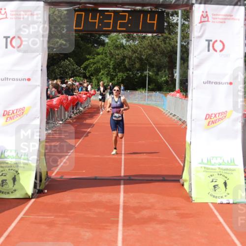 14.06.2026 - 7 Türme Triathlon Andreas Tolksdorf http://msf.ph/oto/9804182 14.06.2026 15:32:13 Ziel 1021, 1768 meine-sportfotos.de