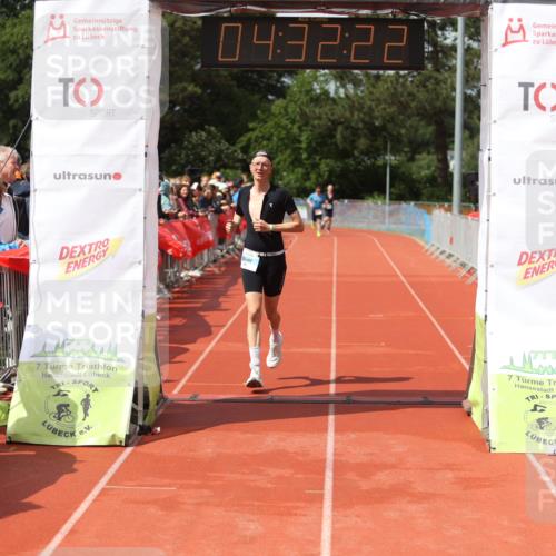 14.06.2026 - 7 Türme Triathlon Andreas Tolksdorf http://msf.ph/oto/9804225 14.06.2026 15:32:21 Ziel 901, 1021 meine-sportfotos.de