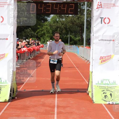14.06.2026 - 7 Türme Triathlon Andreas Tolksdorf http://msf.ph/oto/9804605 14.06.2026 15:34:41 Ziel 923, 951, 1007, 1086, 1096 meine-sportfotos.de