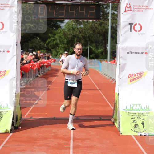 14.06.2026 - 7 Türme Triathlon Andreas Tolksdorf http://msf.ph/oto/9804610 14.06.2026 15:34:41 Ziel 923, 951, 1007, 1086, 1096 meine-sportfotos.de