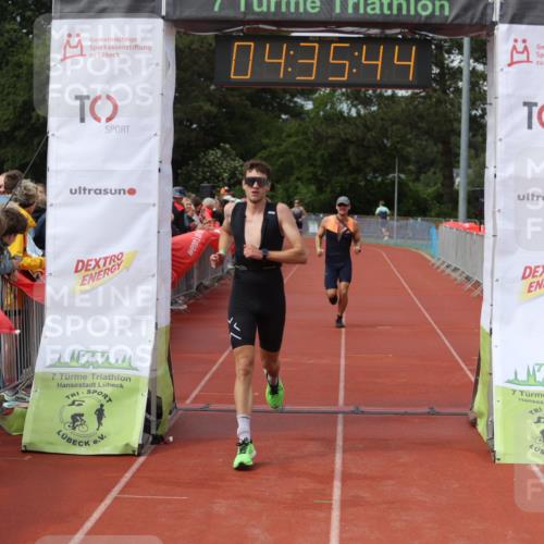 14.06.2026 - 7 Türme Triathlon Andreas Tolksdorf http://msf.ph/oto/9804758 14.06.2026 15:35:42 Ziel 963, 987 meine-sportfotos.de