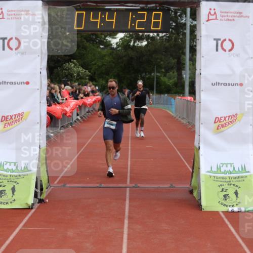 14.06.2026 - 7 Türme Triathlon Andreas Tolksdorf http://msf.ph/oto/9805189 14.06.2026 15:41:27 Ziel 713, 1165 meine-sportfotos.de