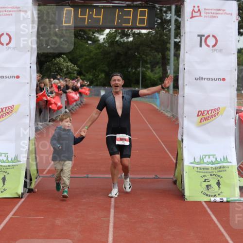14.06.2026 - 7 Türme Triathlon Andreas Tolksdorf http://msf.ph/oto/9805206 14.06.2026 15:41:37 Ziel 713, 731 meine-sportfotos.de