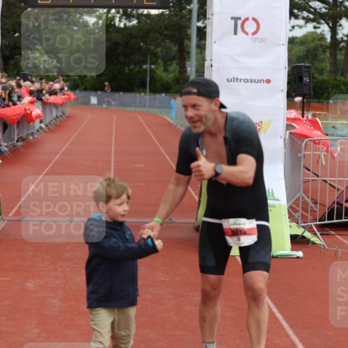 14.06.2026 - 7 Türme Triathlon Andreas Tolksdorf http://msf.ph/oto/9805211 14.06.2026 15:41:41 Ziel 731 meine-sportfotos.de
