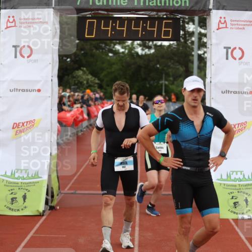 14.06.2026 - 7 Türme Triathlon Andreas Tolksdorf http://msf.ph/oto/9805311 14.06.2026 15:44:44 Ziel 832, 992, 993, 1032, 1068, 1651 meine-sportfotos.de