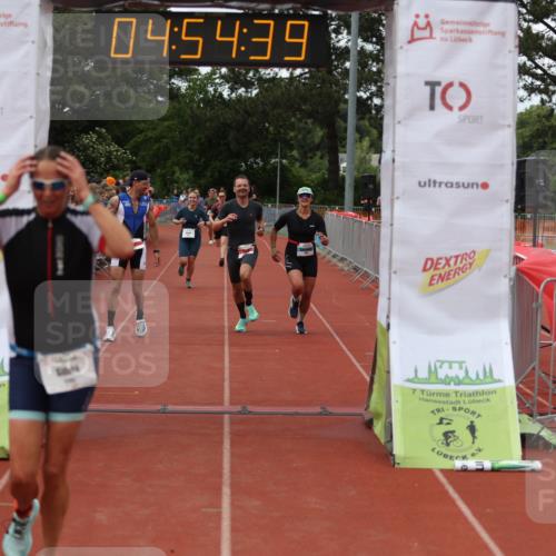 14.06.2026 - 7 Türme Triathlon Andreas Tolksdorf http://msf.ph/oto/9805798 14.06.2026 15:54:38 Ziel 711, 827, 1061, 1526, 1682, 1730, 1745 meine-sportfotos.de