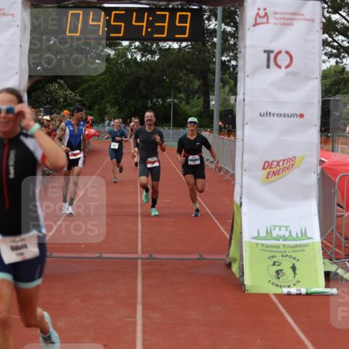 14.06.2026 - 7 Türme Triathlon Andreas Tolksdorf http://msf.ph/oto/9805799 14.06.2026 15:54:38 Ziel 711, 827, 1061, 1526, 1682, 1730, 1745 meine-sportfotos.de