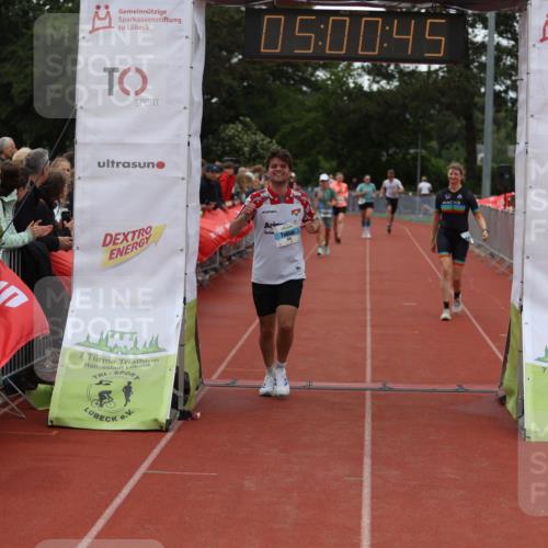 14.06.2026 - 7 Türme Triathlon Andreas Tolksdorf http://msf.ph/oto/9806201 14.06.2026 16:00:43 Ziel 688, 903, 928, 979, 1112 meine-sportfotos.de