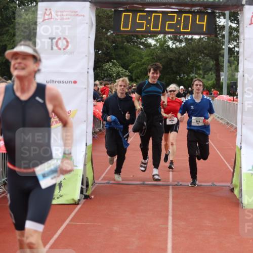 14.06.2026 - 7 Türme Triathlon Andreas Tolksdorf http://msf.ph/oto/9806290 14.06.2026 16:02:03 Ziel 1035, 1555, 1655, 1704, 1781 meine-sportfotos.de
