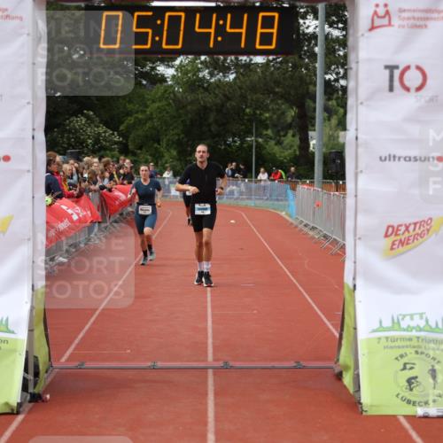 14.06.2026 - 7 Türme Triathlon Andreas Tolksdorf http://msf.ph/oto/9806475 14.06.2026 16:04:47 Ziel 946, 1717 meine-sportfotos.de