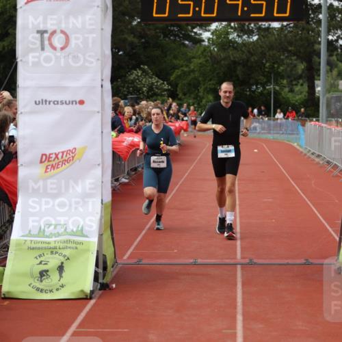 14.06.2026 - 7 Türme Triathlon Andreas Tolksdorf http://msf.ph/oto/9806482 14.06.2026 16:04:49 Ziel 946, 1700, 1717 meine-sportfotos.de