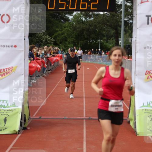 14.06.2026 - 7 Türme Triathlon Andreas Tolksdorf http://msf.ph/oto/9806593 14.06.2026 16:06:26 Ziel 773, 1049, 1050, 1649 meine-sportfotos.de