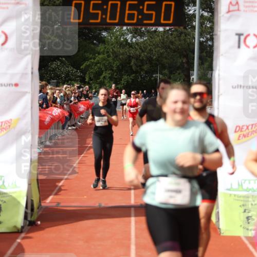 14.06.2026 - 7 Türme Triathlon Andreas Tolksdorf http://msf.ph/oto/9806630 14.06.2026 16:06:48 Ziel 736, 785, 1066, 1274, 1521, 1551, 1727, 1780 meine-sportfotos.de