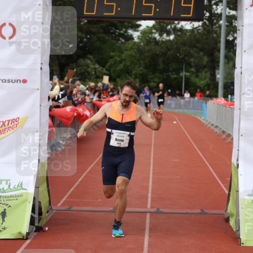 14.06.2026 - 7 Türme Triathlon Andreas Tolksdorf http://msf.ph/oto/9807147 14.06.2026 16:15:18 Ziel 1259, 1436, 1451 meine-sportfotos.de