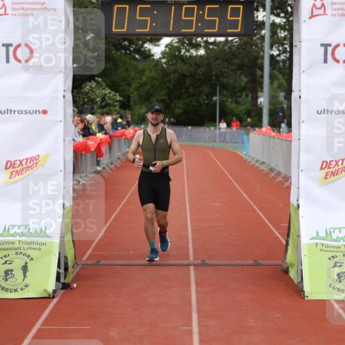 14.06.2026 - 7 Türme Triathlon Andreas Tolksdorf http://msf.ph/oto/9807427 14.06.2026 16:19:58 Ziel 902 meine-sportfotos.de