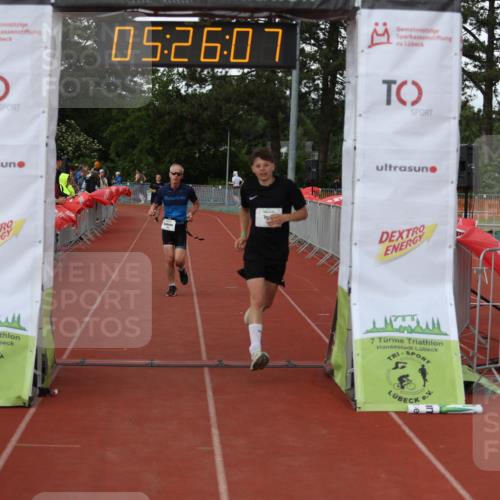 14.06.2026 - 7 Türme Triathlon Andreas Tolksdorf http://msf.ph/oto/9807787 14.06.2026 16:26:06 Ziel 1454, 1457 meine-sportfotos.de
