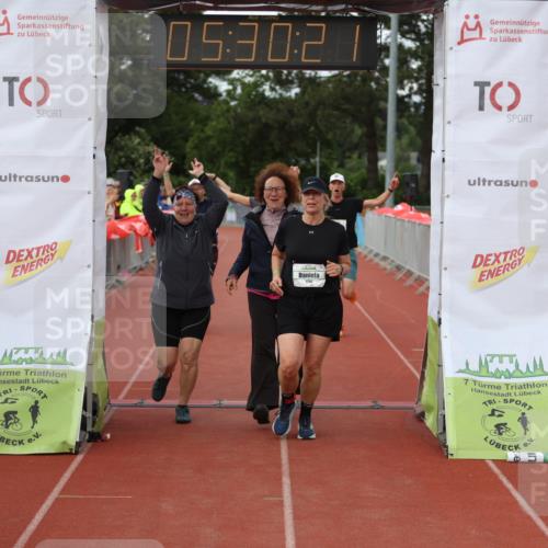 14.06.2026 - 7 Türme Triathlon Andreas Tolksdorf http://msf.ph/oto/9808352 14.06.2026 16:30:20 Ziel 880, 1796 meine-sportfotos.de