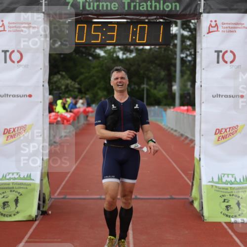 14.06.2026 - 7 Türme Triathlon Andreas Tolksdorf http://msf.ph/oto/9808393 14.06.2026 16:30:59 Ziel 857 meine-sportfotos.de