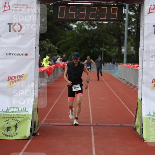 14.06.2026 - 7 Türme Triathlon Andreas Tolksdorf http://msf.ph/oto/9808530 14.06.2026 16:32:37 Ziel 886, 1260 meine-sportfotos.de
