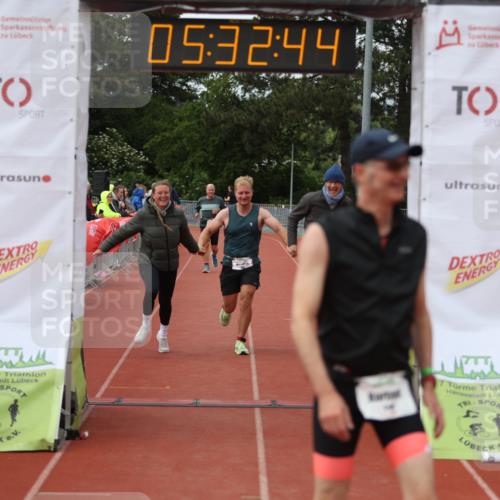 14.06.2026 - 7 Türme Triathlon Andreas Tolksdorf http://msf.ph/oto/9808532 14.06.2026 16:32:42 Ziel 886, 1260 meine-sportfotos.de