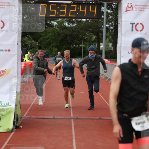 14.06.2026 - 7 Türme Triathlon Andreas Tolksdorf http://msf.ph/oto/9808536 14.06.2026 16:32:42 Ziel 886, 1260 meine-sportfotos.de