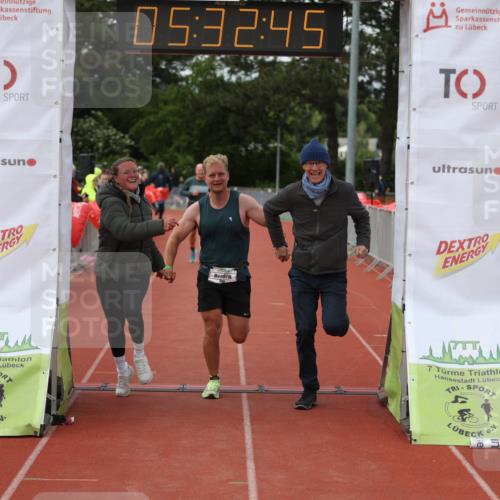 14.06.2026 - 7 Türme Triathlon Andreas Tolksdorf http://msf.ph/oto/9808544 14.06.2026 16:32:43 Ziel 886, 1260, 1325 meine-sportfotos.de
