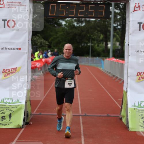 14.06.2026 - 7 Türme Triathlon Andreas Tolksdorf http://msf.ph/oto/9808570 14.06.2026 16:32:51 Ziel 886, 1325 meine-sportfotos.de