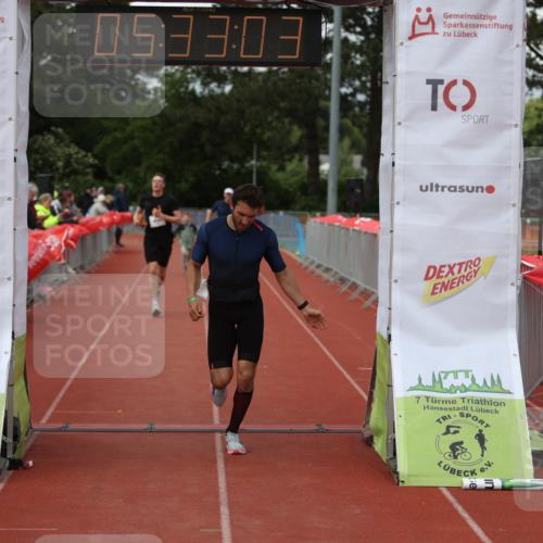 14.06.2026 - 7 Türme Triathlon Andreas Tolksdorf http://msf.ph/oto/9808580 14.06.2026 16:33:01 Ziel 733, 1230 meine-sportfotos.de