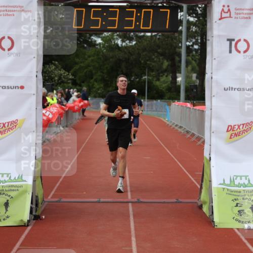 14.06.2026 - 7 Türme Triathlon Andreas Tolksdorf http://msf.ph/oto/9808589 14.06.2026 16:33:05 Ziel 733, 870, 1230 meine-sportfotos.de