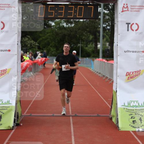 14.06.2026 - 7 Türme Triathlon Andreas Tolksdorf http://msf.ph/oto/9808596 14.06.2026 16:33:05 Ziel 733, 870, 1230 meine-sportfotos.de