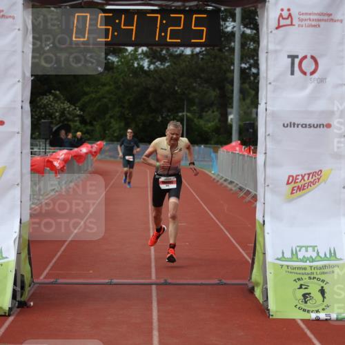 14.06.2026 - 7 Türme Triathlon Andreas Tolksdorf http://msf.ph/oto/9808799 14.06.2026 16:47:23 Ziel 826 meine-sportfotos.de
