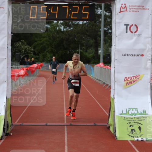 14.06.2026 - 7 Türme Triathlon Andreas Tolksdorf http://msf.ph/oto/9808805 14.06.2026 16:47:23 Ziel 826 meine-sportfotos.de