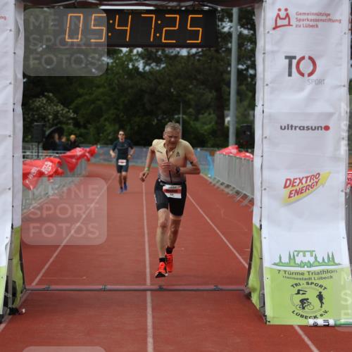 14.06.2026 - 7 Türme Triathlon Andreas Tolksdorf http://msf.ph/oto/9808806 14.06.2026 16:47:23 Ziel 826 meine-sportfotos.de