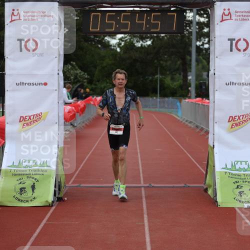 14.06.2026 - 7 Türme Triathlon Andreas Tolksdorf http://msf.ph/oto/9809153 14.06.2026 16:54:56 Ziel 807 meine-sportfotos.de