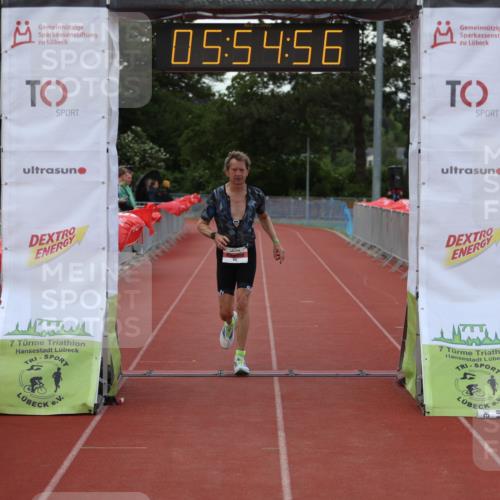 14.06.2026 - 7 Türme Triathlon Andreas Tolksdorf http://msf.ph/oto/9809177 14.06.2026 16:54:55 Ziel 807 meine-sportfotos.de