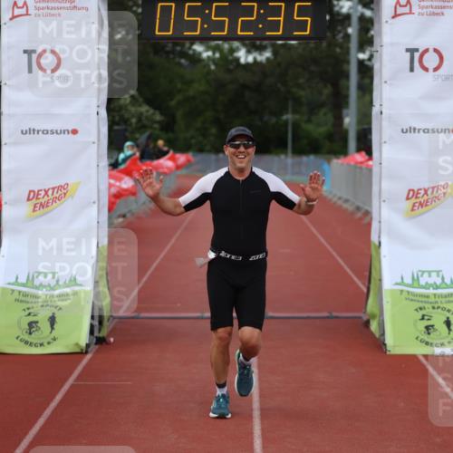 14.06.2026 - 7 Türme Triathlon Andreas Tolksdorf http://msf.ph/oto/9809310 14.06.2026 16:52:35 Ziel 748 meine-sportfotos.de