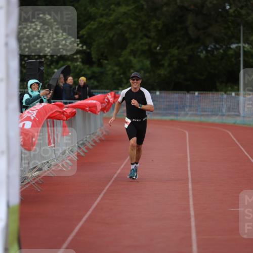 14.06.2026 - 7 Türme Triathlon Andreas Tolksdorf http://msf.ph/oto/9809359 14.06.2026 16:52:28 Ziel 748 meine-sportfotos.de