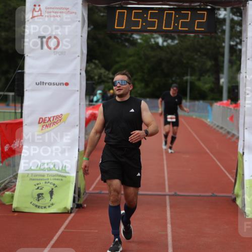 14.06.2026 - 7 Türme Triathlon Andreas Tolksdorf http://msf.ph/oto/9809479 14.06.2026 16:50:21 Ziel 694, 766 meine-sportfotos.de